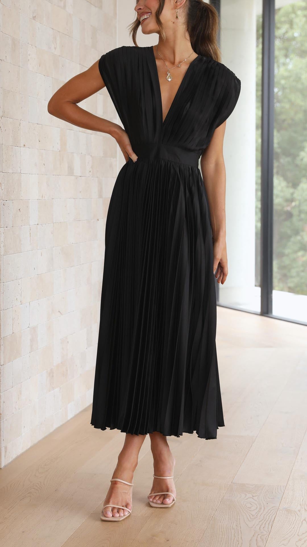Julia™ | Elegantes Faltenkleid